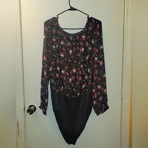 Torrid Womens V-neck Bodysuit Plus Size 3X Black Floral Crepe Button long sleeve